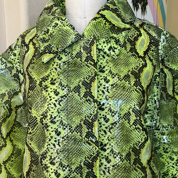 NOIZE Neon Lime Maya Faux SnakeskinTrench Coat NWT - Picture 2 of 15